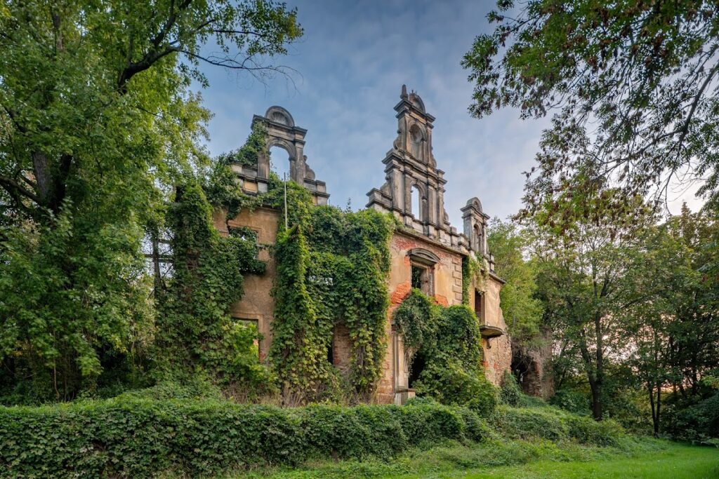 Palace Park in Siedlimowice: A Ruined Neo-Renaissance Palace Complex 2 Palace park in Siedlimowice
