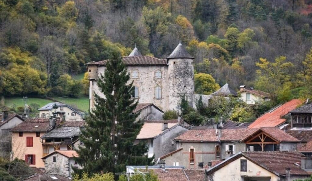 Maison-forte de Seix: A Fortified Residence in France 3 Maison-forte de Seix