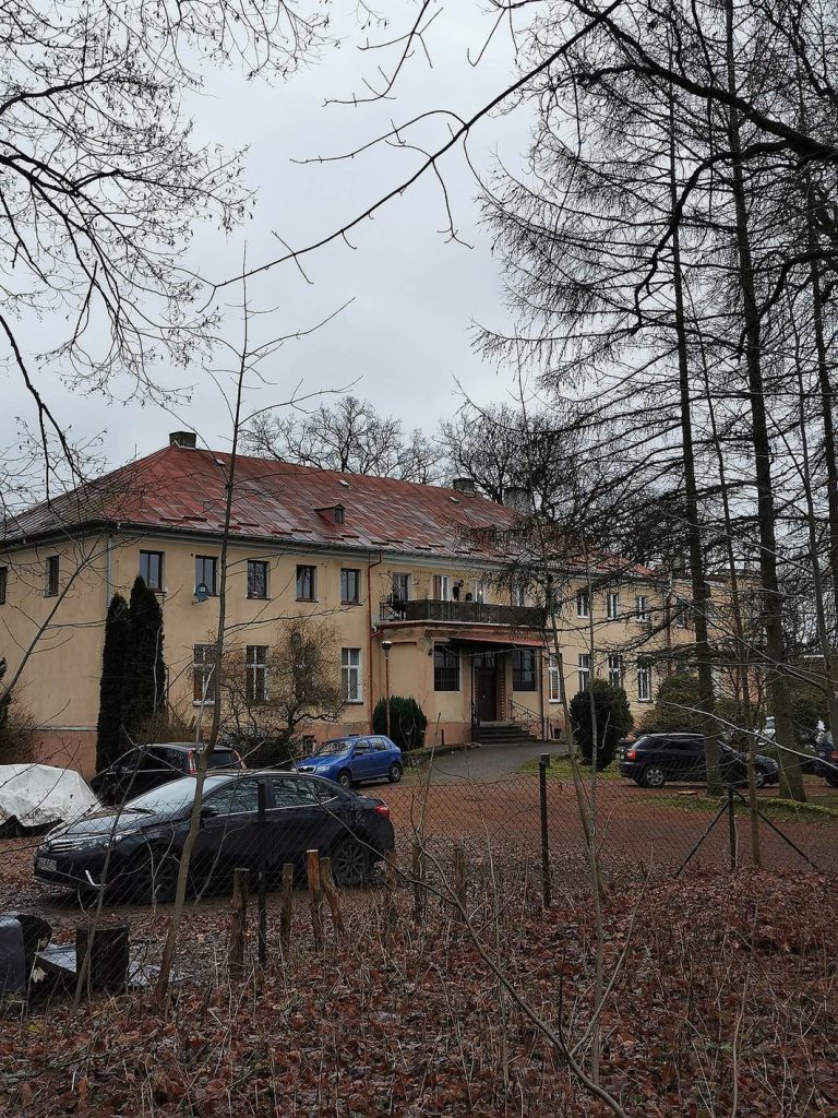 Manor in Borzęcino: A Historic Classical Estate in Poland