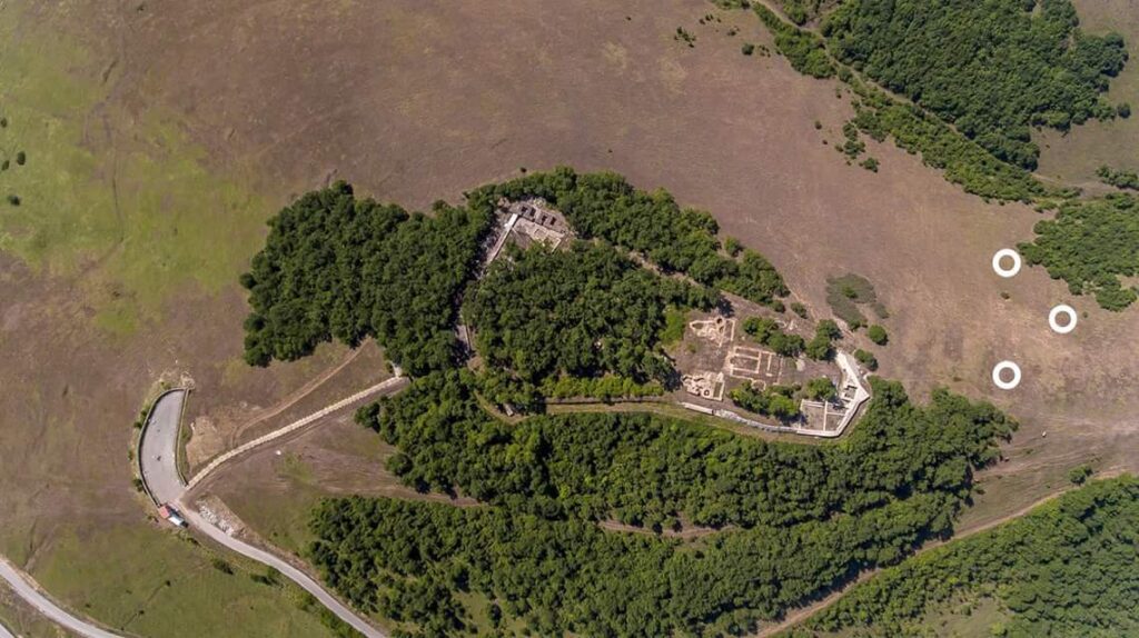 Harilaq Fortress: A Late Antique and Early Byzantine Hilltop Fortification in Kosovo 1 Harilaq Fortress