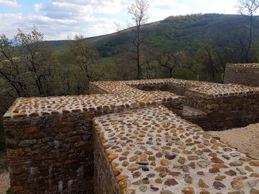 Harilaq Fortress: A Late Antique and Early Byzantine Hilltop Fortification in Kosovo 2 Harilaq Fortress