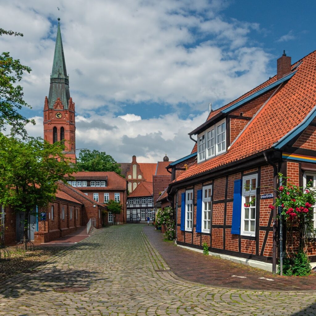 Schloss Nienburg: A Medieval Castle and Palace in Nienburg, Germany 2 Schloss Nienburg