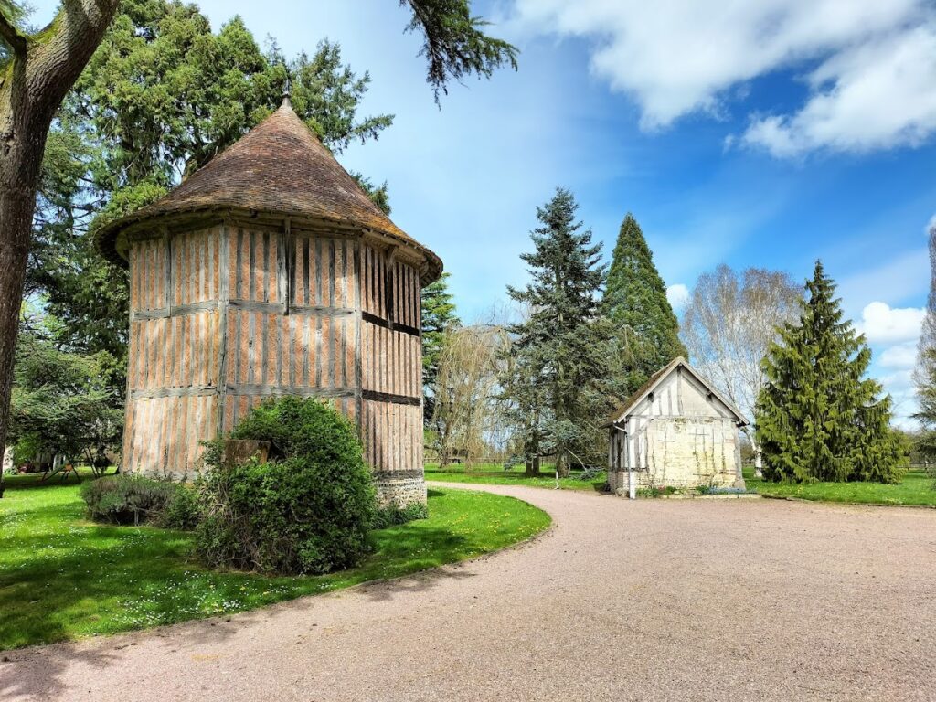 Manoir de Bellou: A Historic Manor House in Normandy 2 Manoir de Bellou