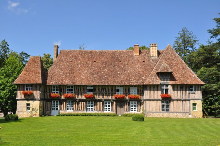 Manoir de Bellou: A Historic Manor House in Normandy