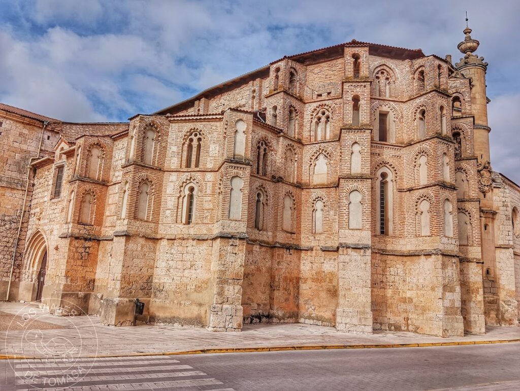 Church and Convent of San Pablo, Peñafiel: A Gothic-Mudejar Monastery in Spain 1 Church and Convent of San Pablo, Peñafiel