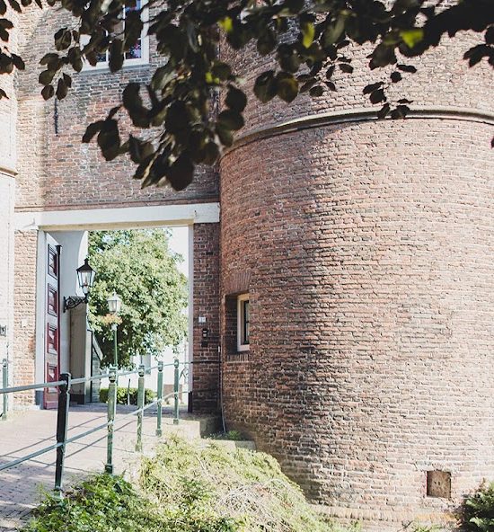 Kasteel Montfoort: A Defensive Castle in the Netherlands