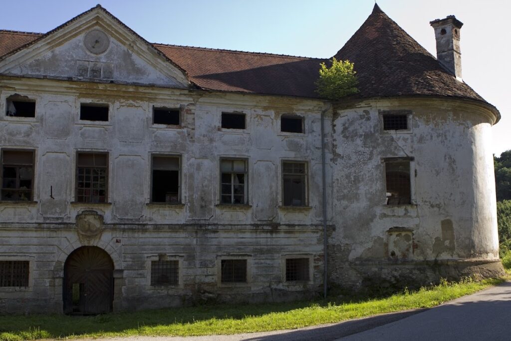 Šrajbarski Turn Castle: A Renaissance Castle in Slovenia 1 Šrajbarski Turn Castle