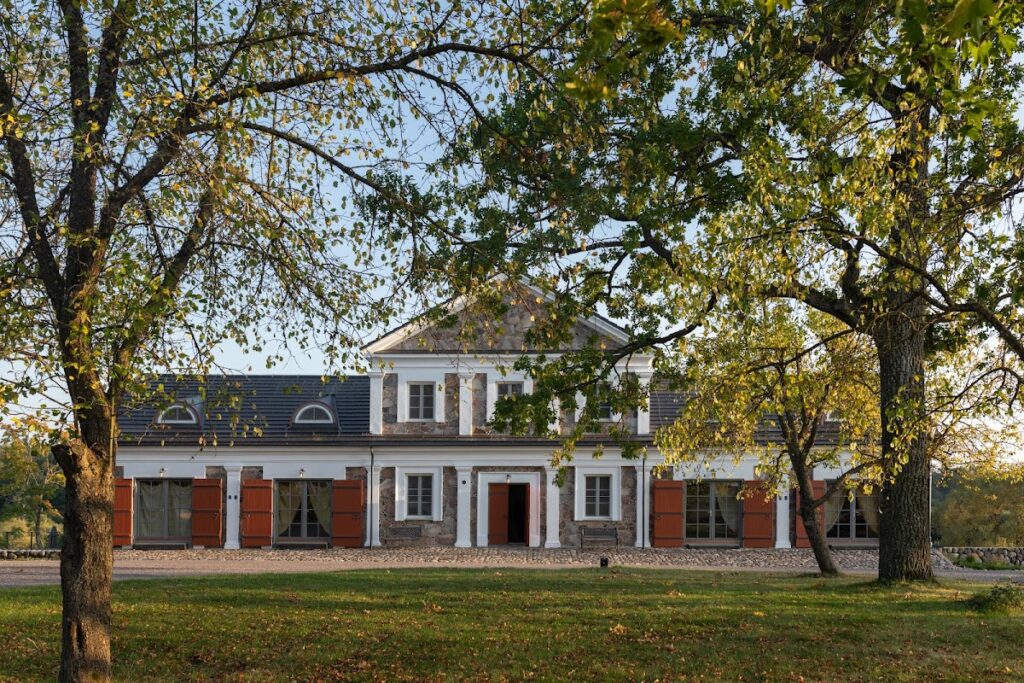 Paliesius Manor: A Historic Estate in Lithuania 1 Paliesius manor