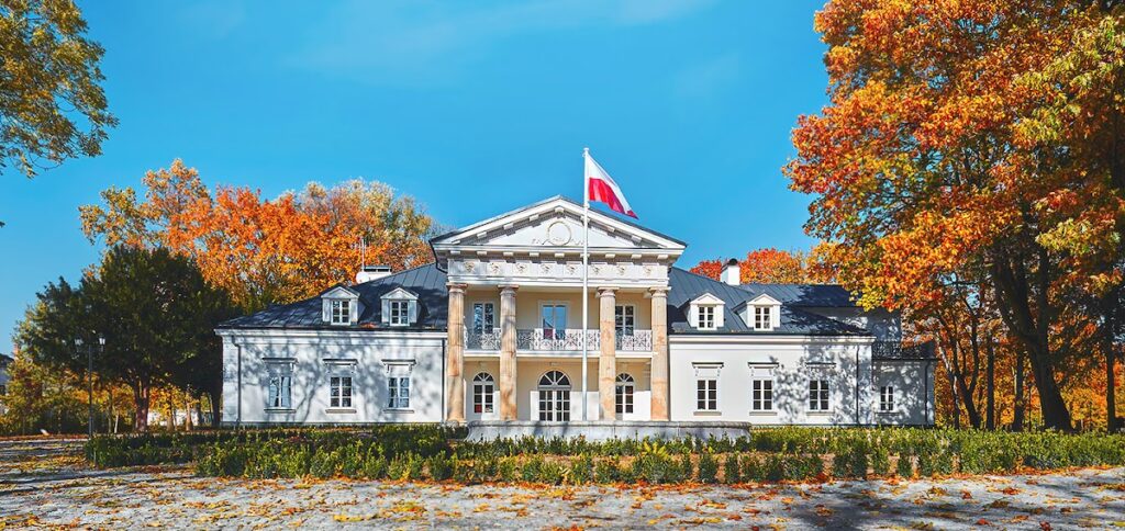 Manor in Żytno: A Neoclassical Polish Country Residence 1 Manor in Żytno