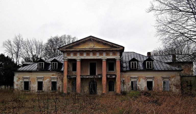 Manor in Żytno: A Neoclassical Polish Country Residence