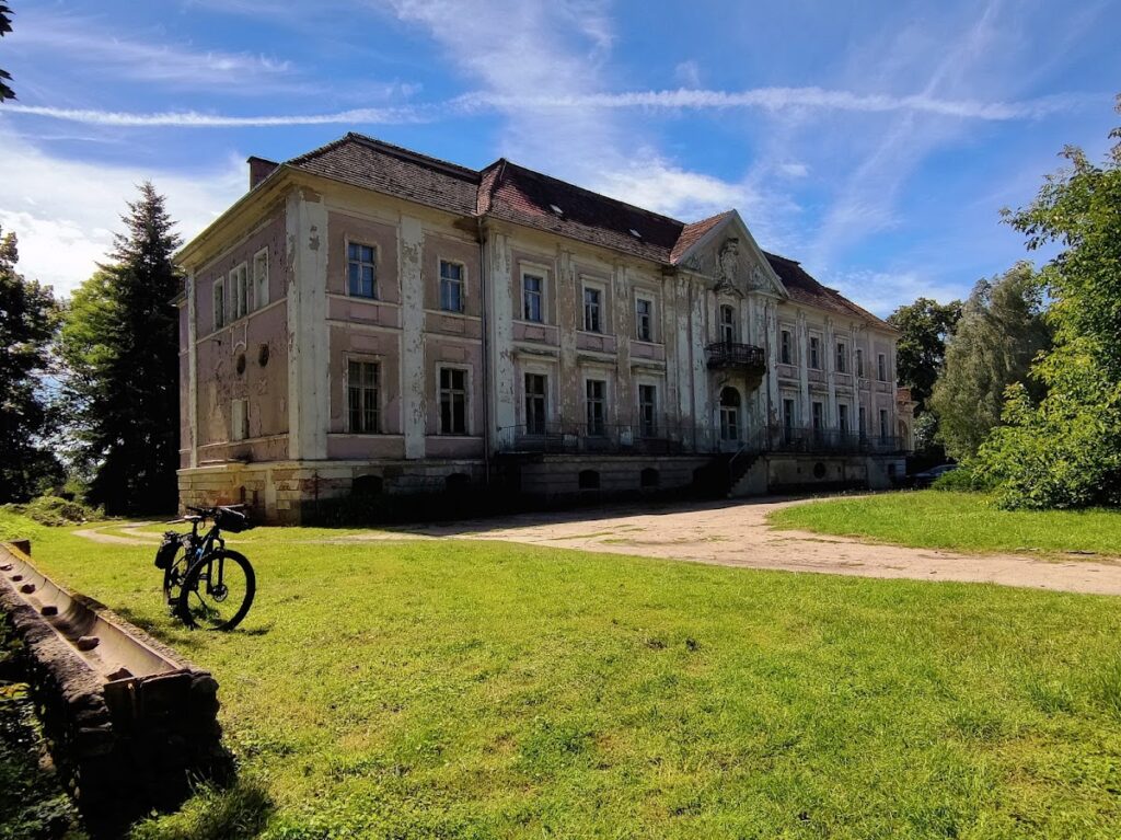 Palace in Tuczno: A Ruined Estate Palace in Poland 1 Palace in Tuczno