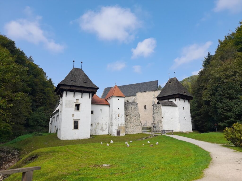 Žiče Charterhouse: A Medieval Carthusian Monastery in Slovenia 1 Žiče Charterhouse