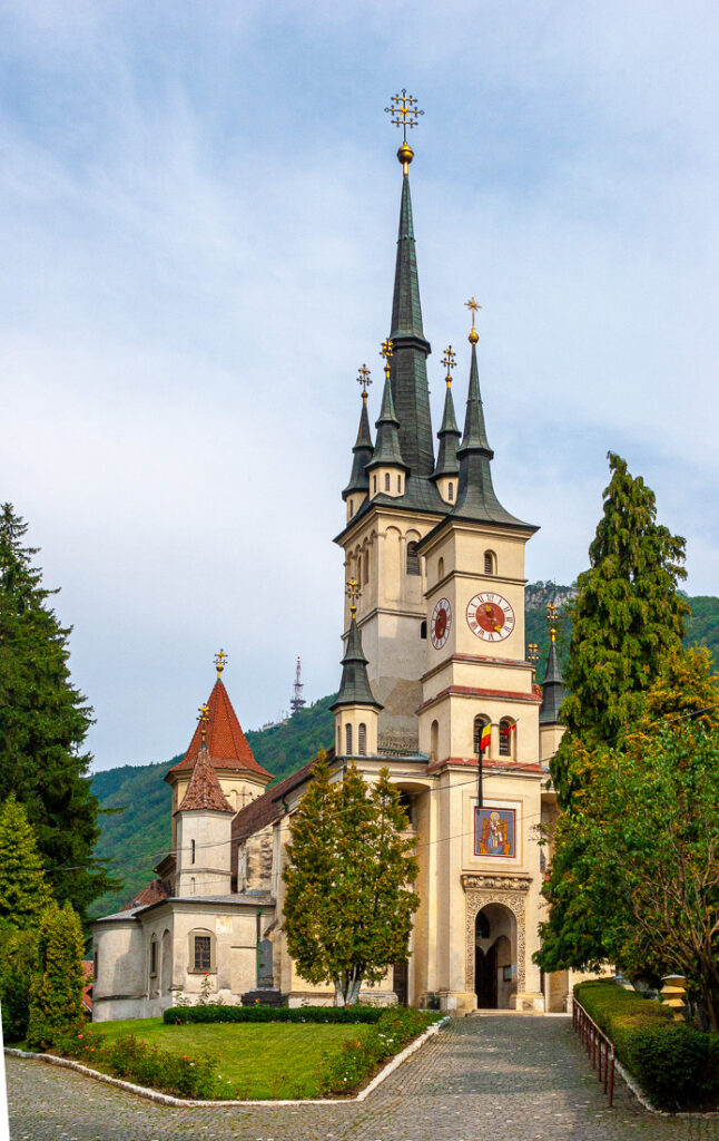 St. Nicholas Church: A Romanian Orthodox Center in Brașov 1 St. Nicholas Church