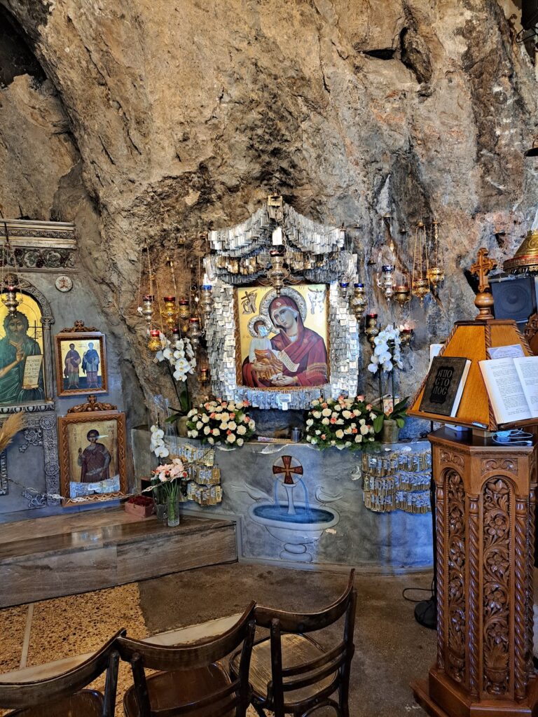 Saints Isidoroi Church: A Medieval Orthodox Chapel in Athens 2 Saints Isidoroi church