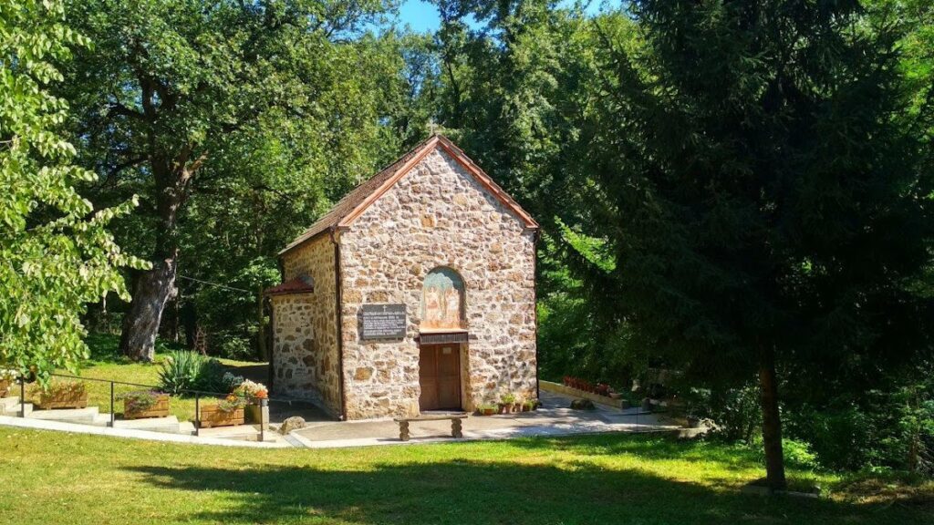 Church of the Holy Archangels in Stalać: A Serbian Orthodox Monument 2 église des Saints-Archanges de Stalać