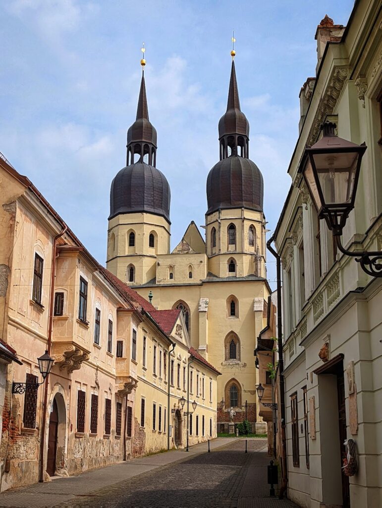 Saint Nicolas' Church, Trnava: A Late Gothic Parish Church and Minor Basilica 1 Saint Nicolas' Church, Trnava