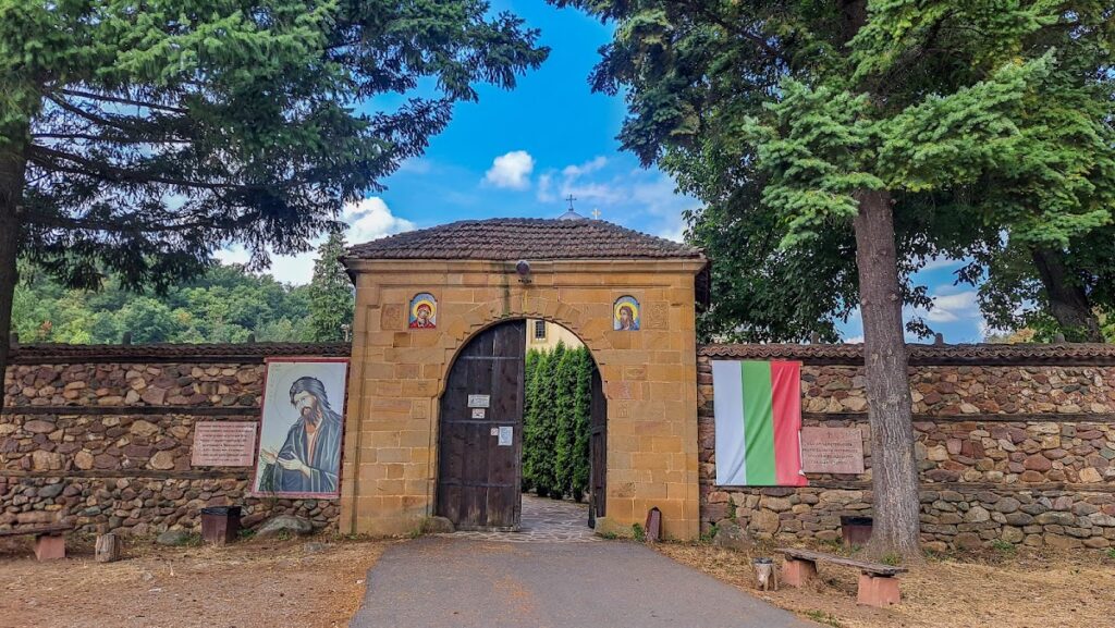 Lopushna Monastery: A Bulgarian Orthodox Monastic Complex 4 Lopushna Monastery