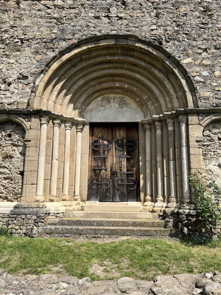 St. Michael’s Fortified Church in Cisnădioara: A Romanesque Monument in Transylvania