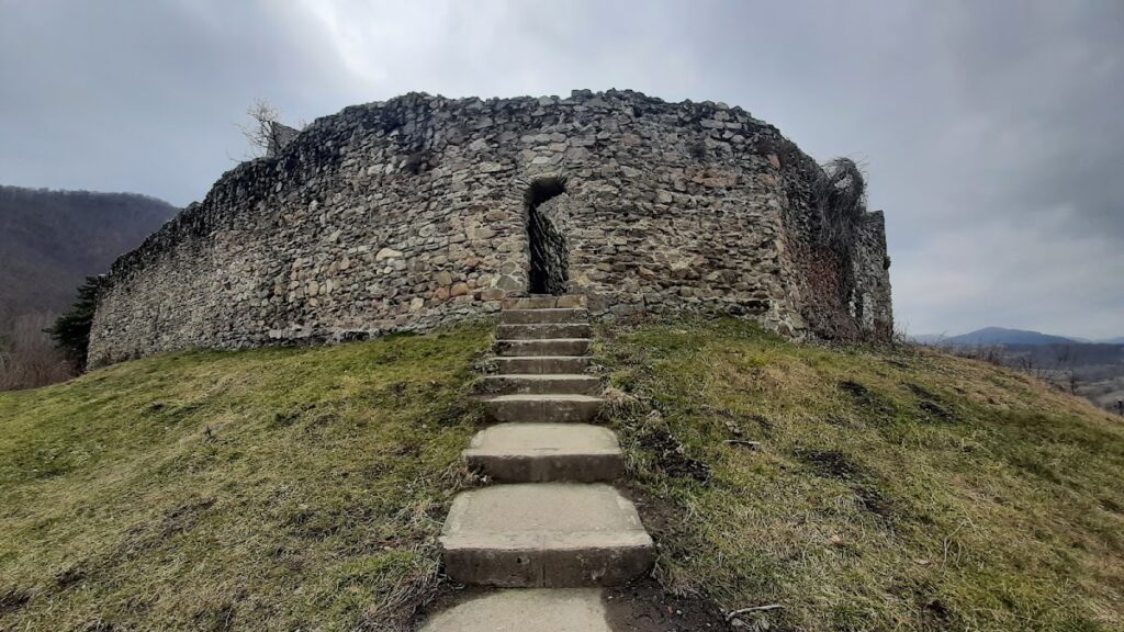 St. Michael's Fortified Church in Cisnădioara: A Romanesque Monument in Transylvania 5 St. Michael's fortified church in Cisnadioara