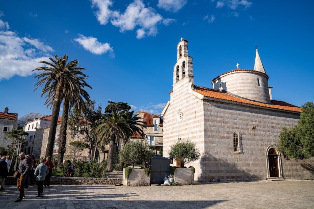 Church of Saint John the Baptist in Budva: A Catholic Co-Cathedral 4 Kościół św. Jana Chrzciciela w Budvie
