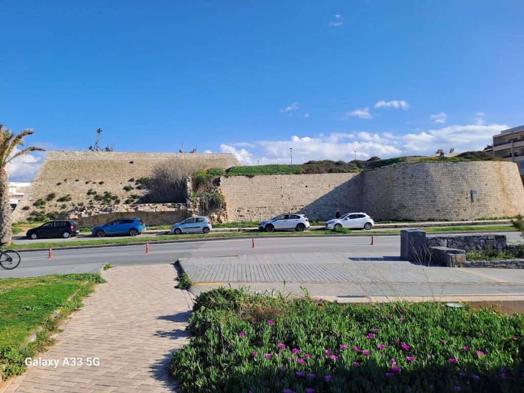 Fortifications of Heraklion: Venetian Defenses of Crete 3 Fortifications of Heraklion