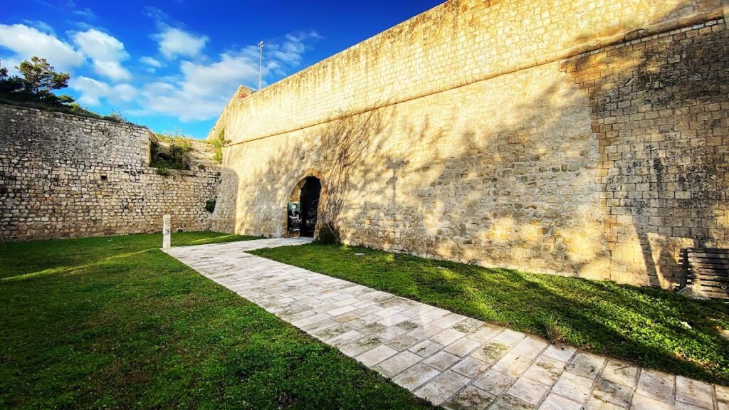 Fortifications of Heraklion: Venetian Defenses of Crete 5 Fortifications of Heraklion