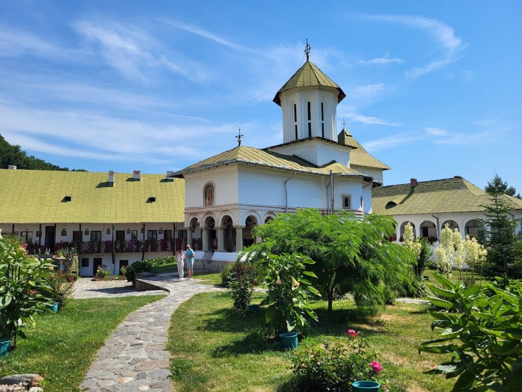 Govora Monastery: A Medieval Romanian Orthodox Monastic Complex 1 Govora Monastery