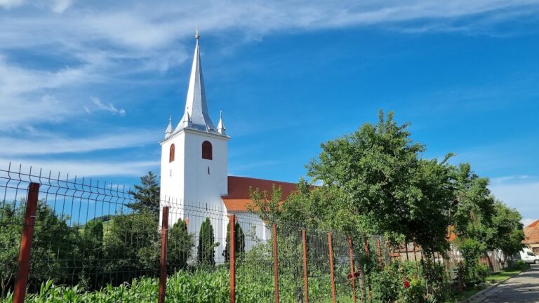 Biserica Refomată din Fântânele: Medieval Reformed Church in Romania