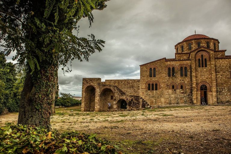 Church of Metamorfoseos tou Sotiros Christianoupoleos: A Byzantine Metropolitan Church in Greece