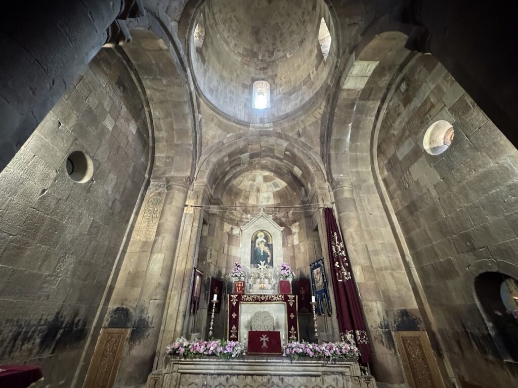 Noravank: An Armenian Apostolic Monastic Complex in Armenia 4 Noravank