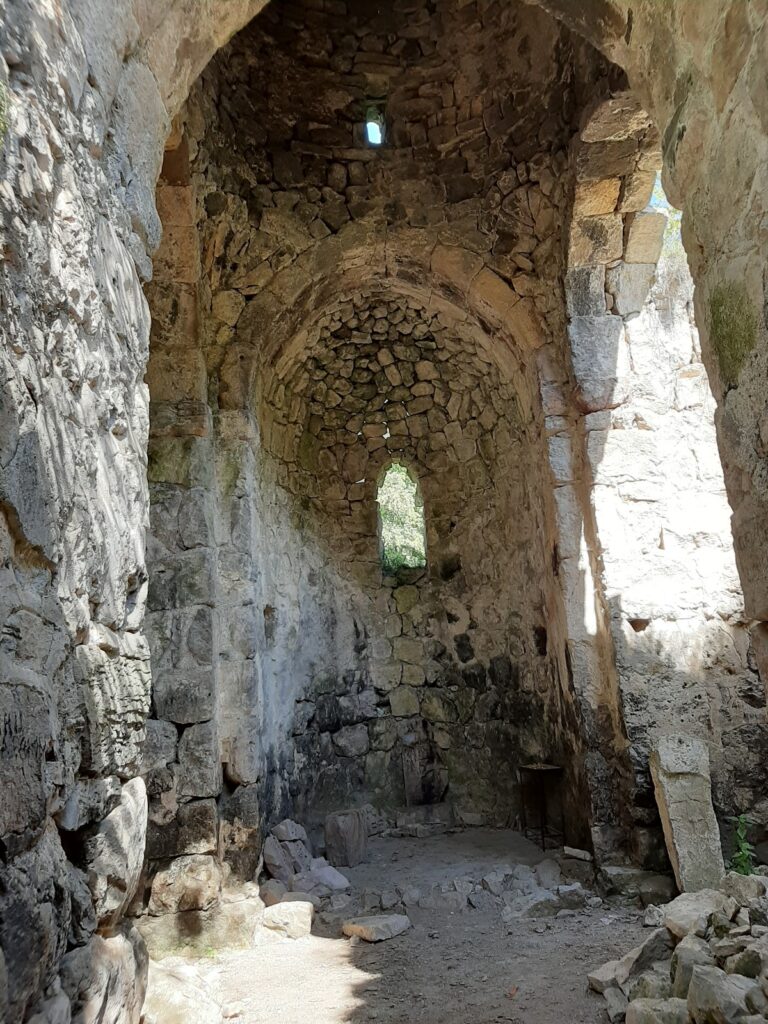 Kaptavank: A Twelfth-Century Armenian Monastery in Armenia 2 Kaptavank
