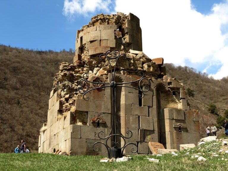 Mayravank (Solak): An Armenian Apostolic Monastery in Armenia