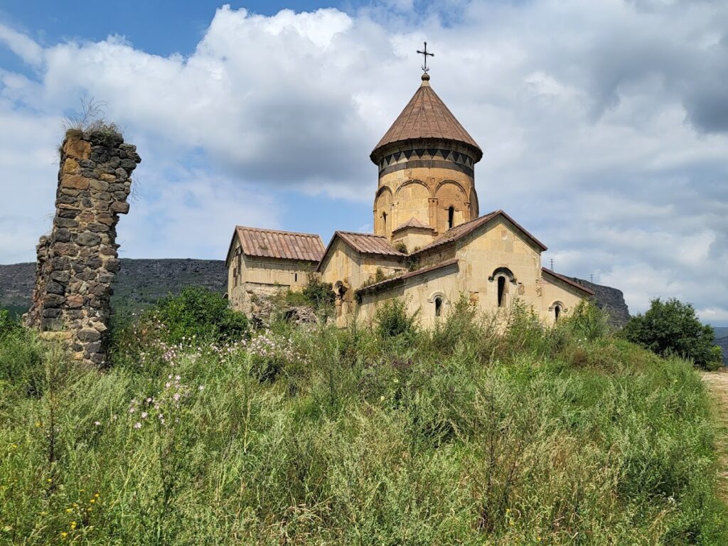 Hnevank: A Medieval Monastery Complex in Armenia 1 Hnevank