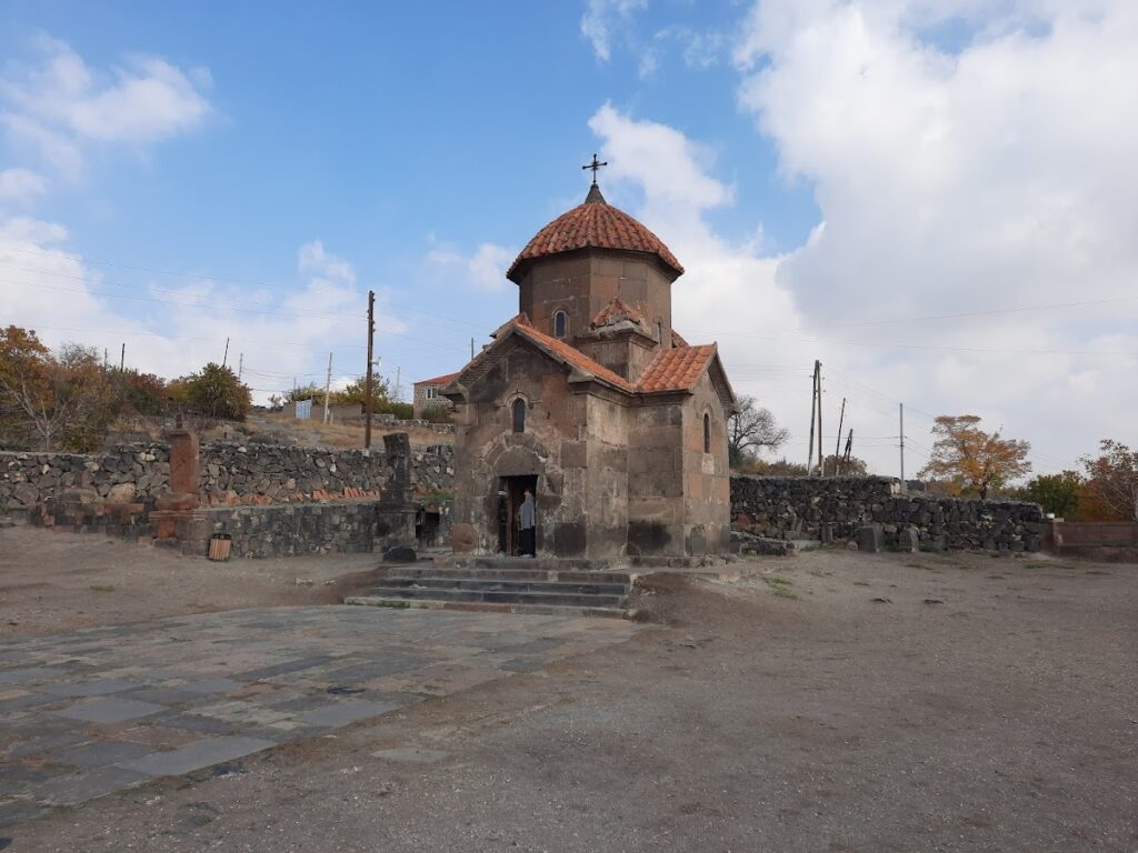 Karmravor Church: A Seventh-Century Armenian Apostolic Church in Ashtarak 1 Karmravor Church