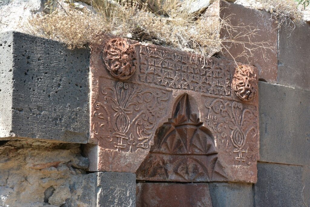 Havuts Tar: An Armenian Apostolic Monastic Complex in Armenia 2 Havuts Tar