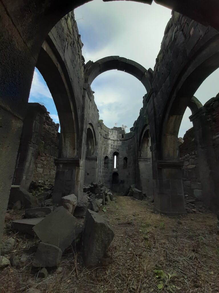 Bgavor Church: A Medieval Basilica in Armenia 2 Bgavor church