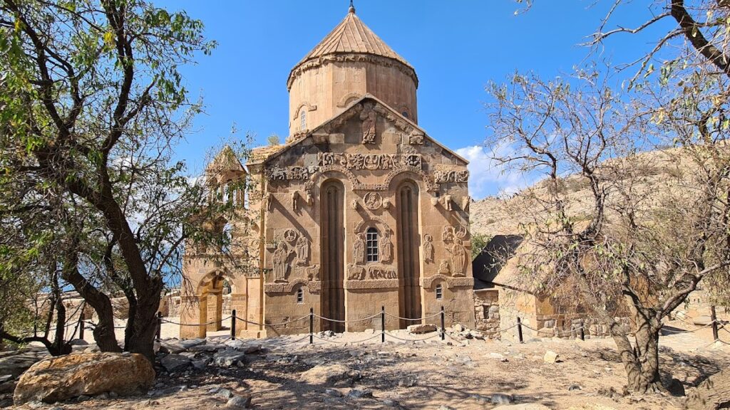 Armenian Cathedral of the Holy Cross: A Medieval Armenian Monastery on Akhtamar Island 1 Armenian Cathedral of the Holy Cross