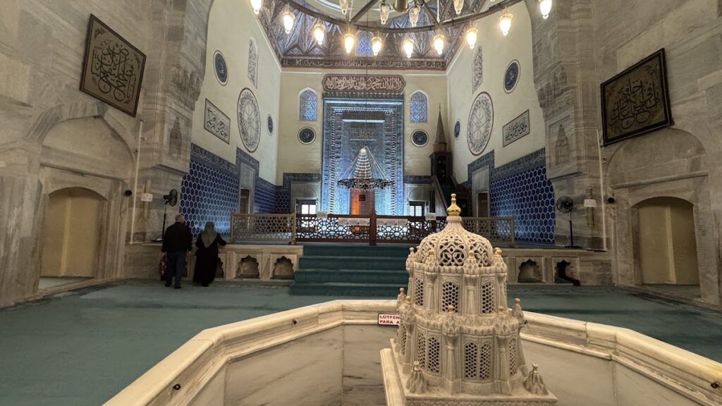Bayezid I Mosque: An Early Ottoman Bursa-Type Mosque in Türkiye 1 Bayezid I Mosque