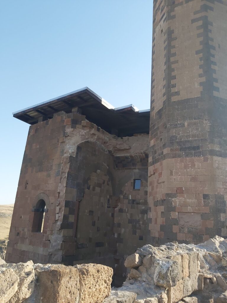 Menüçehr Mosque: An Early Islamic Monument at Ani