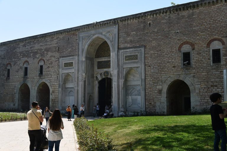 Bab-ı Hümayun: The Imperial Gate of Topkapı Palace