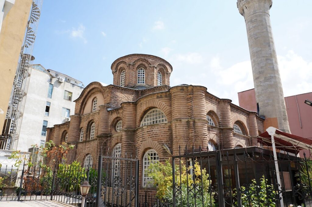 Bodrum Mosque: A Byzantine Imperial Burial Church Converted into an Ottoman Mosque 1 Bodrum Mosque