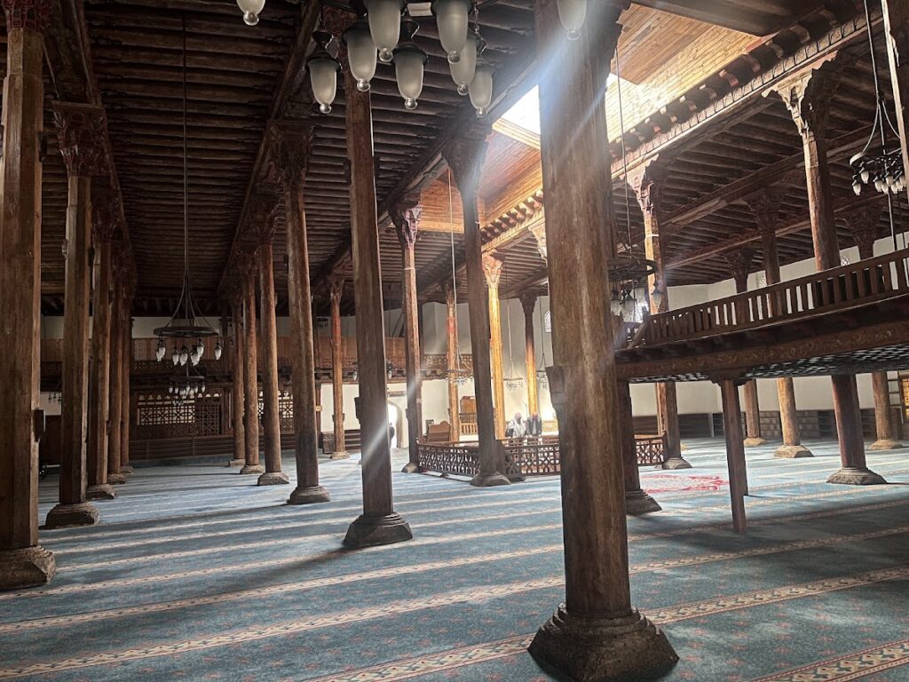 Eşrefoğlu Mosque: A Seljuk Wooden-Column Mosque in Beyşehir 5 Eşrefoğlu Mosque
