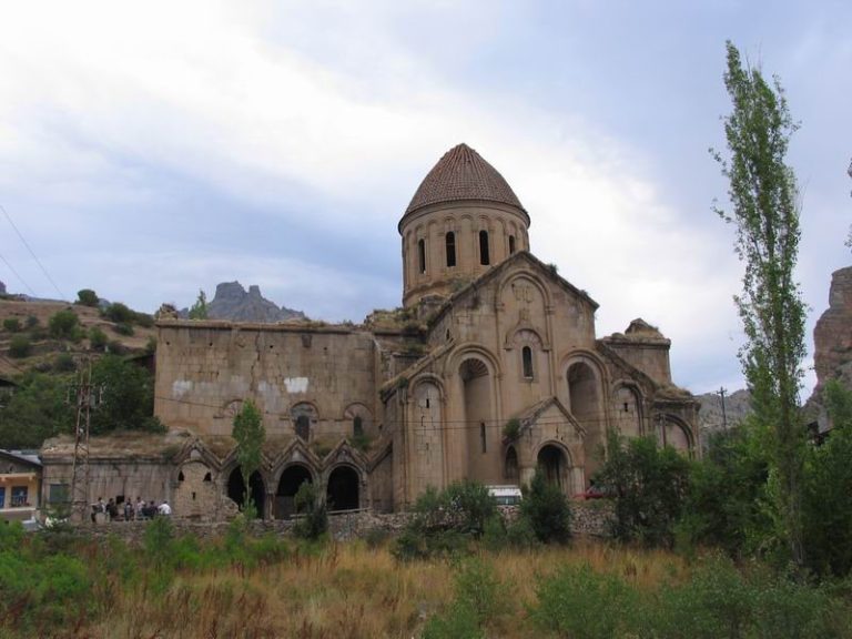 Oshki: A Georgian Orthodox Monastic and Cathedral Center in Turkey