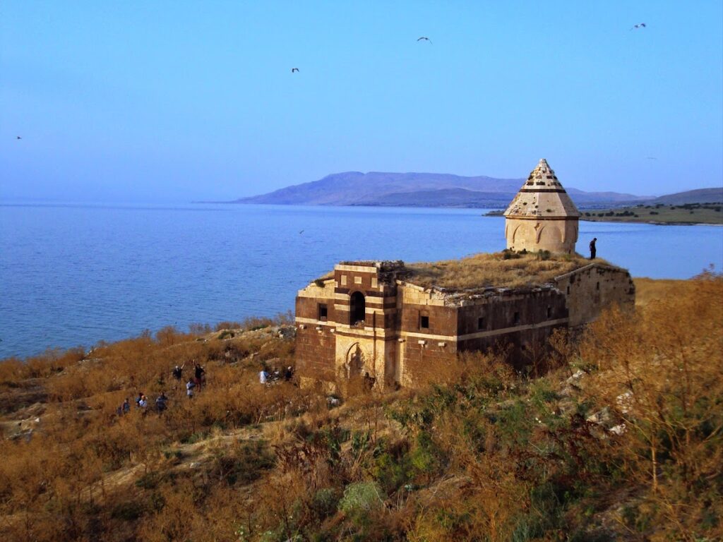 Ktuts Monastery: An Armenian Apostolic Monastery on Lake Van 1 Ktuts monastery