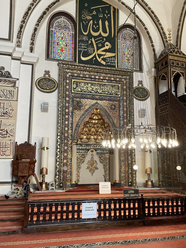 Bursa Grand Mosque: An Early Ottoman Congregational Mosque in Türkiye 4 Bursa Grand Mosque