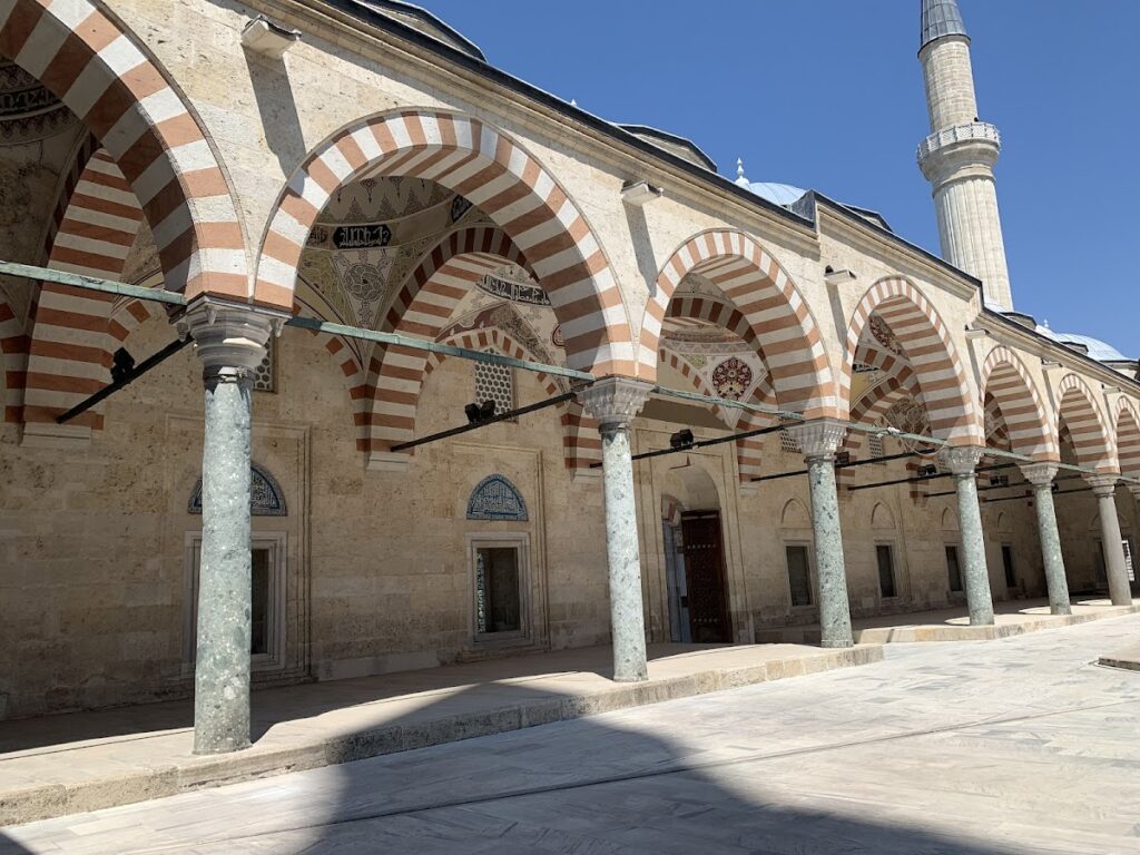 Sherefeli Mosque: A Fifteenth-Century Ottoman Mosque in Edirne 1 Sherefeli Mosque