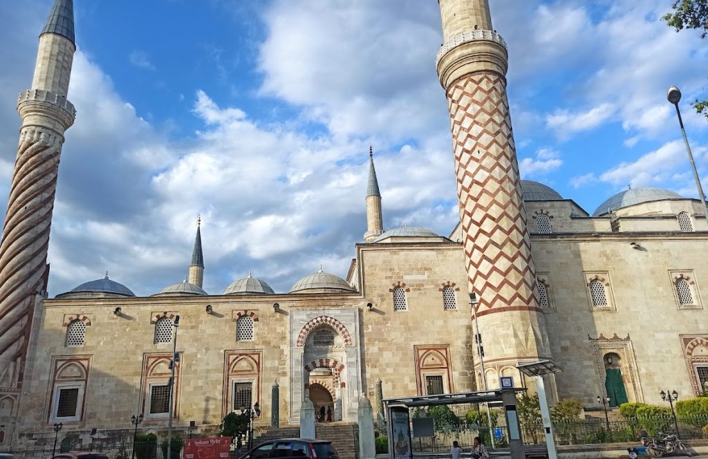 Sherefeli Mosque: A Fifteenth-Century Ottoman Mosque in Edirne 3 Sherefeli Mosque