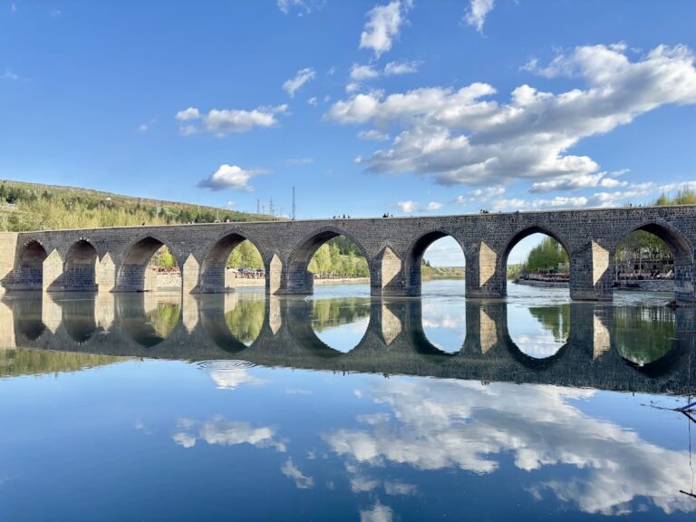 Dicle Bridge: A Historic Ten-Arch Crossing of the Tigris River