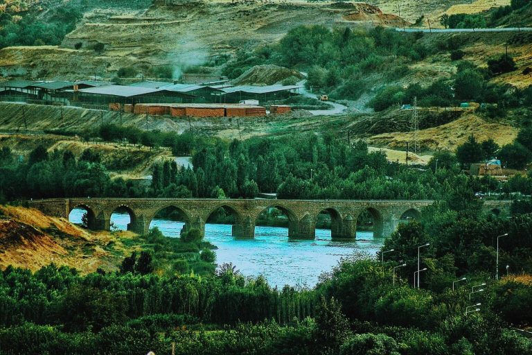 Dicle Bridge: A Historic Ten-Arch Crossing of the Tigris River