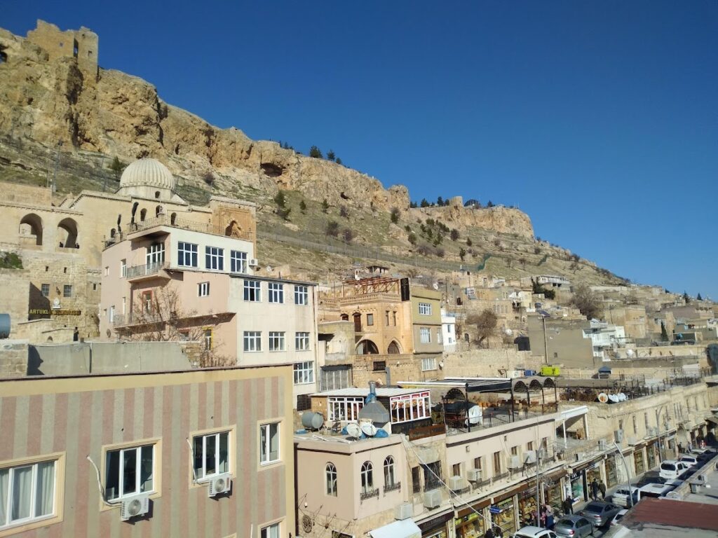 Mardin Zinciriye Medresesi: An Artuqid Madrasa and Religious Complex 4 Mardin Zinciriye Medresesi